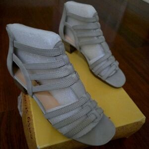 Easy street gray sandals women size 7